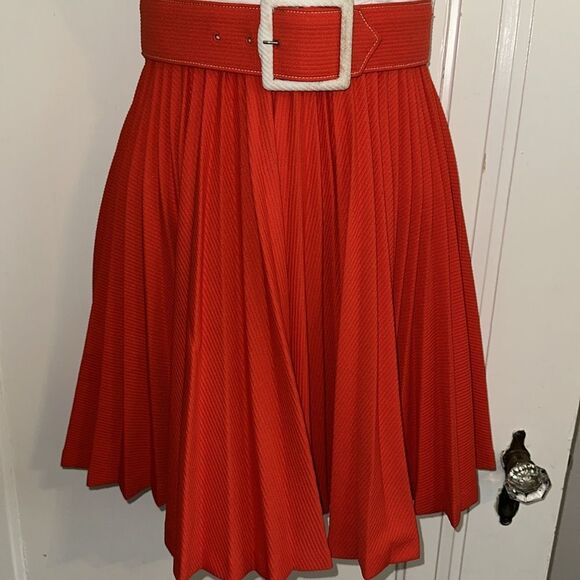 Vintage 60s/70s White & Red Sleeveless Knit Polyester Mini Dress with Belt - Picture 6 of 8